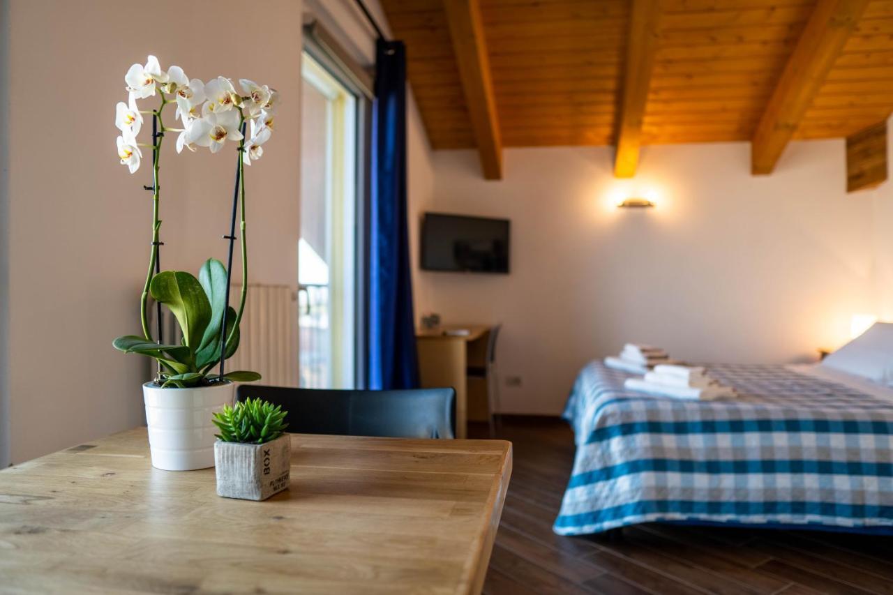 Residence Le Palme Torrazza Piemonte Exterior photo